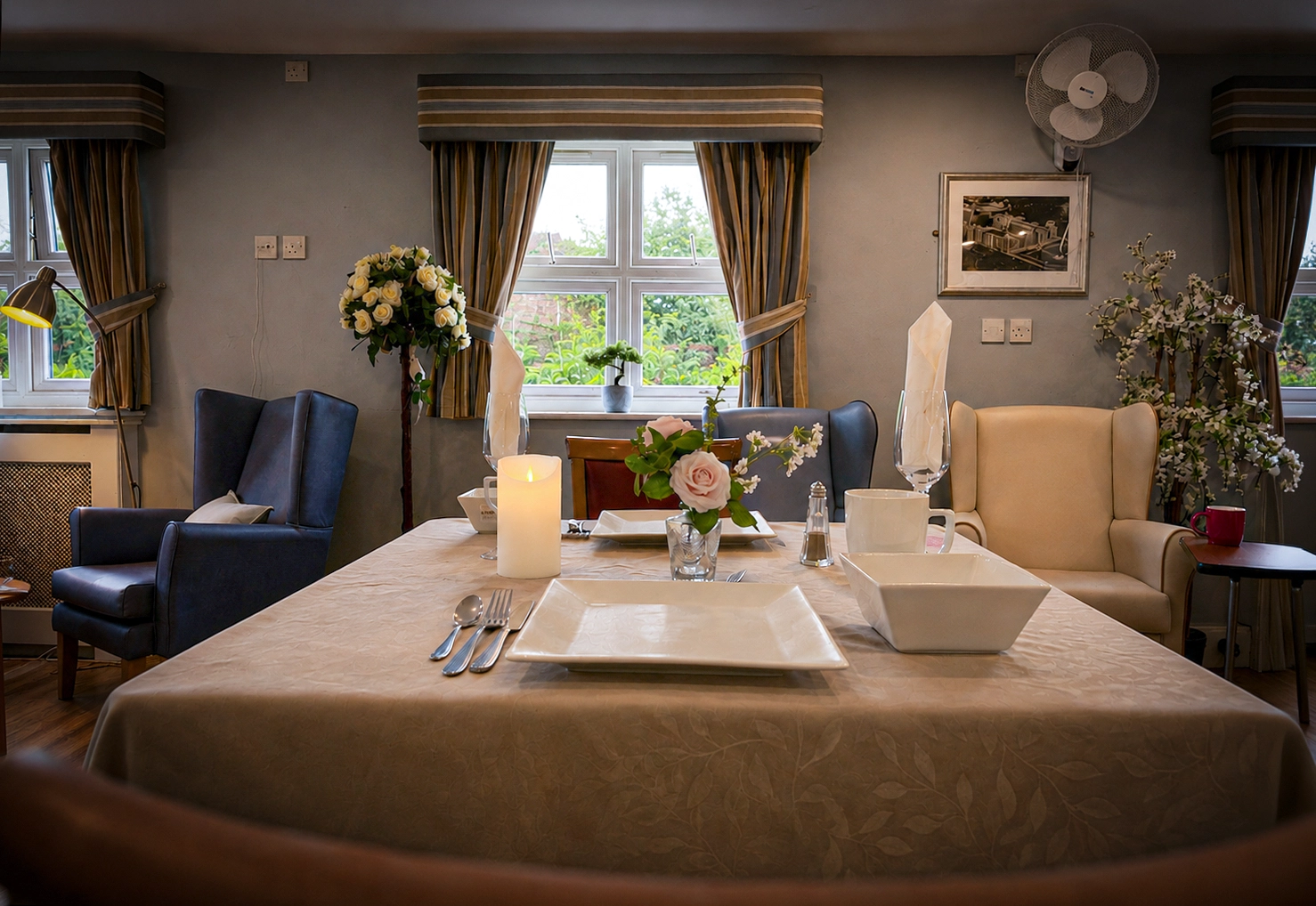 Residents enjoying fresh lunch in the social dining room